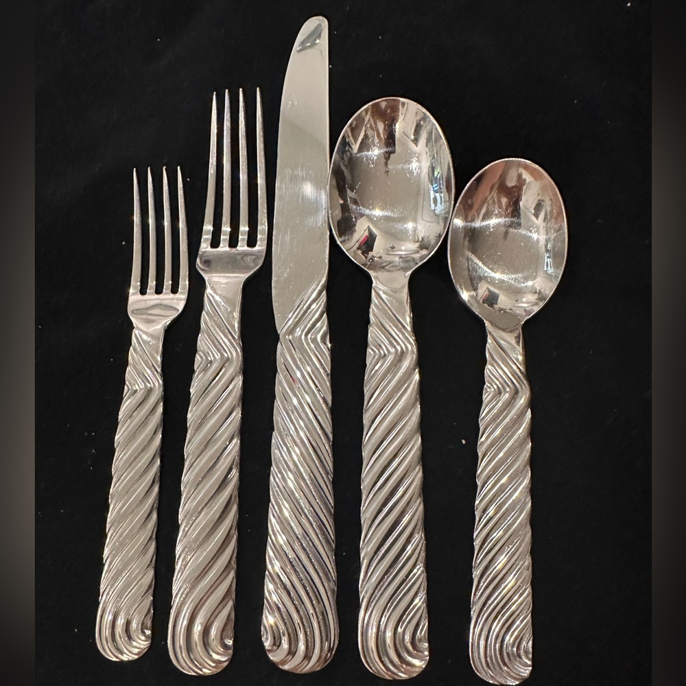 Sasaki Jay Spectre, Swirls, SAF5 by Sasaki 5 pc Stainless Steel placesetting